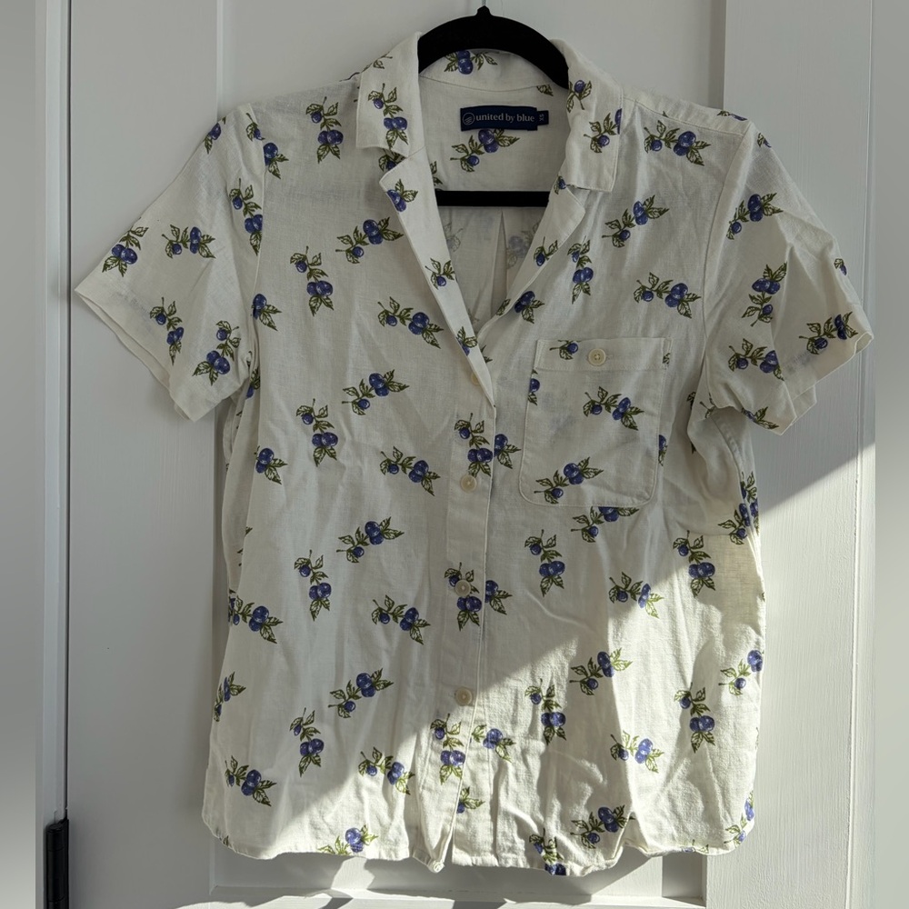 United By Blue Women’s Linen Button Down White Blueberry Pattern Size XS